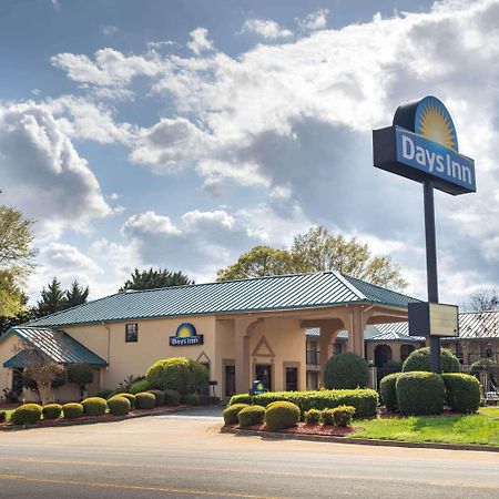 Days Inn By Wyndham Thomaston Экстерьер фото