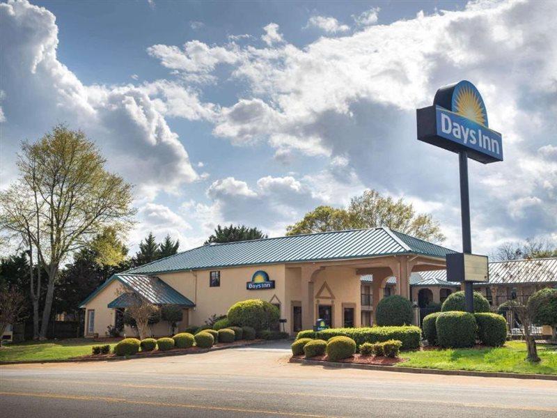 Days Inn By Wyndham Thomaston Экстерьер фото