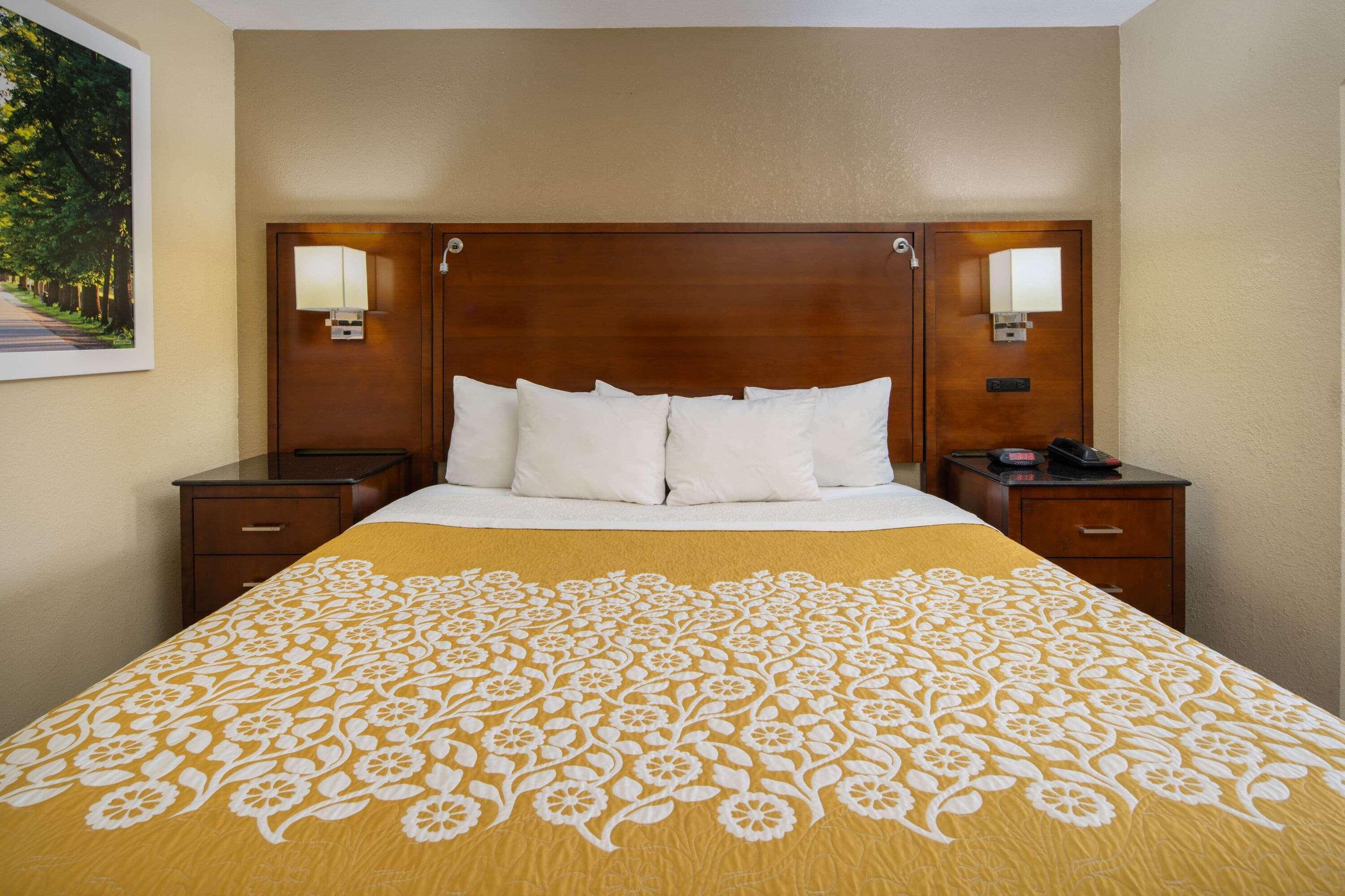 Days Inn By Wyndham Thomaston Экстерьер фото