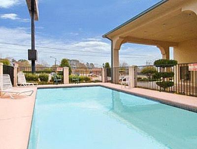 Days Inn By Wyndham Thomaston Экстерьер фото