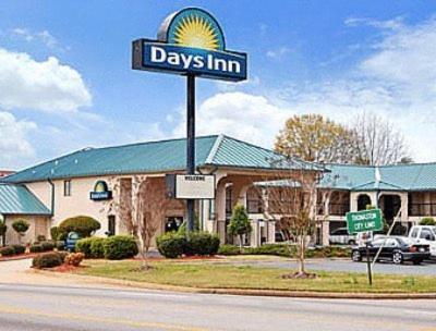 Days Inn By Wyndham Thomaston Экстерьер фото